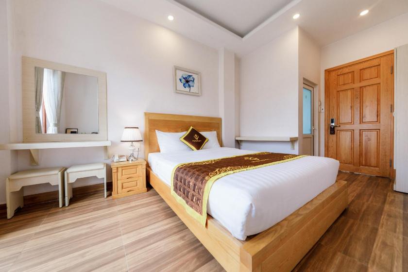 Phòng Có Giường Cỡ Queen Với Ban Công Phòng Có Giường Cỡ Queen Với Ban Công