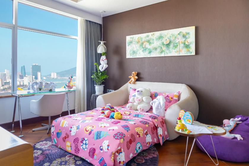 Family Suite - High Floor with Privilege Lounge access Family Suite - High Floor with Privilege Lounge access