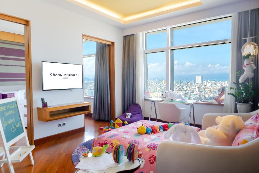 Family Suite - High Floor with Privilege Lounge access Family Suite - High Floor with Privilege Lounge access