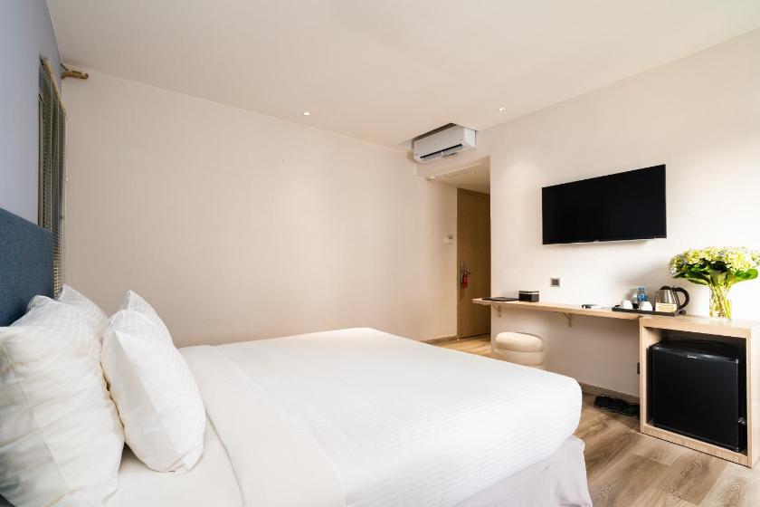 Phòng Premium Deluxe Giường Đôi Nhìn Ra Thành Phố