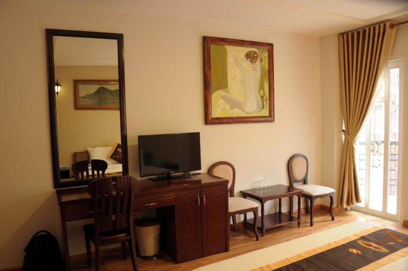 Phòng Deluxe Giường Đôi Có Ban Công Phòng Deluxe Giường Đôi Có Ban Công