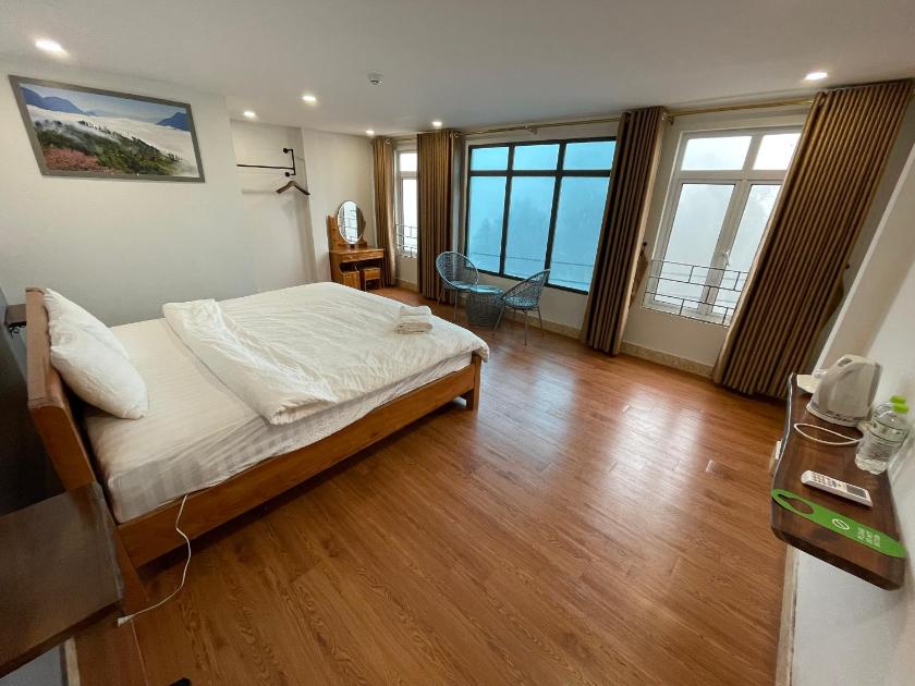 Phòng có giường cỡ King nhìn ra cảnh núi non Phòng có giường cỡ King nhìn ra cảnh núi non