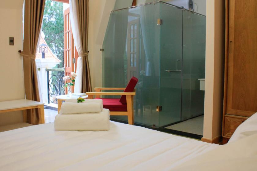 Phòng Giường Đôi Có Ban Công