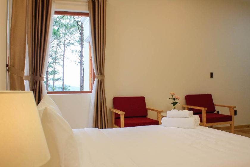 Phòng 3 Người Nhìn Ra Vườn