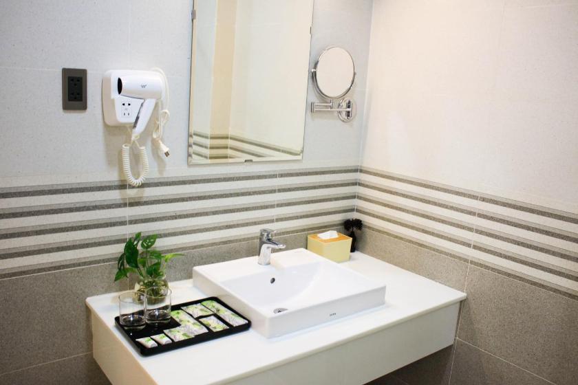 Phòng 3 Người Nhìn Ra Vườn