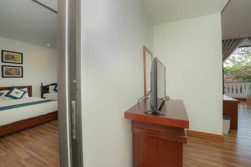 Phòng Gia Đình Thông Nhau Qua Cửa Nối Nhìn Ra Vườn