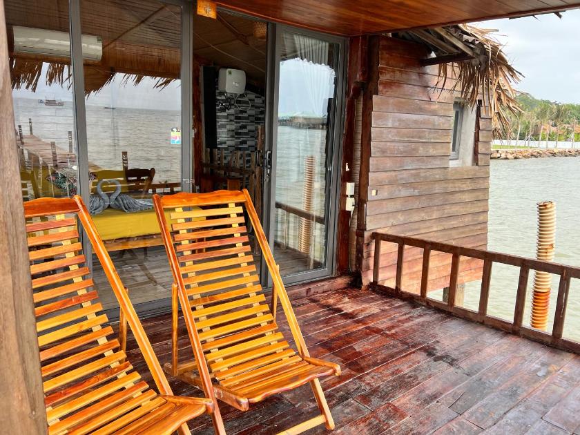 Phòng Deluxe Giường Đôi Với Ban Công và Tầm Nhìn Ra Biển