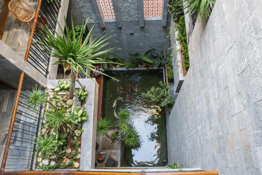 Studio with Koi View Studio with Koi View