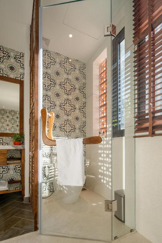 Studio with Koi View Studio with Koi View