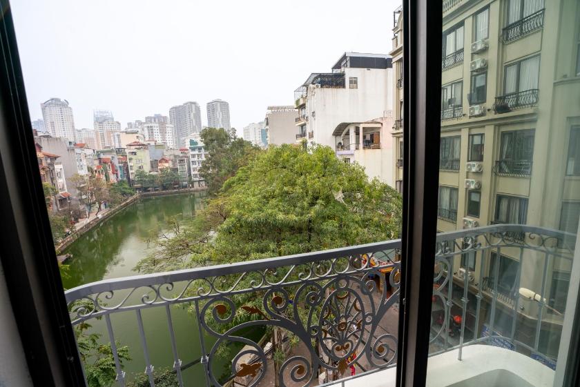 Căn hộ nhìn ra Hồ
