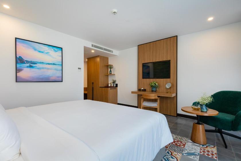 Phòng Deluxe Giường Đôi Có Ban Công