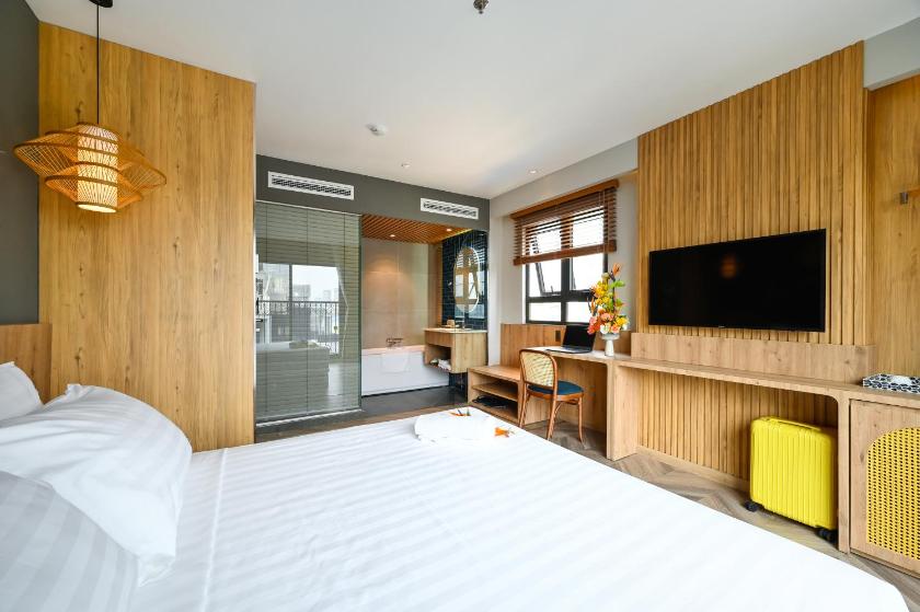 Suite có giường cỡ King với ban công