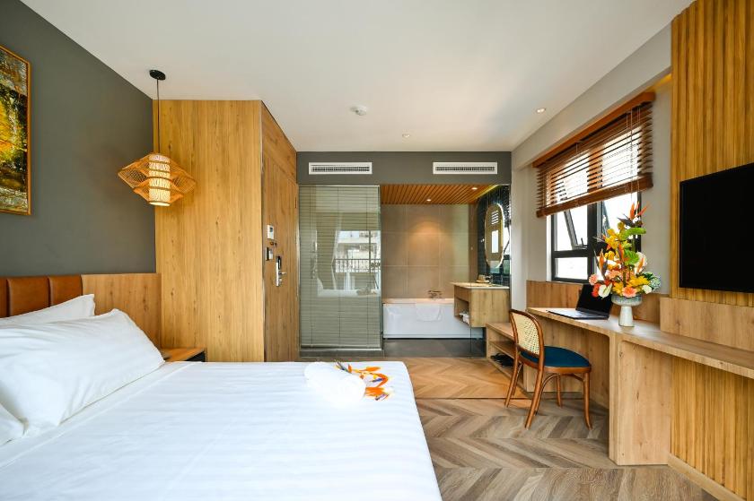 Suite có giường cỡ King với ban công