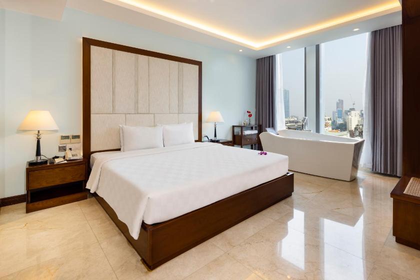 Suite Panorama Luxury với tầm nhìn ra thành phố và trà chiều hàng ngày