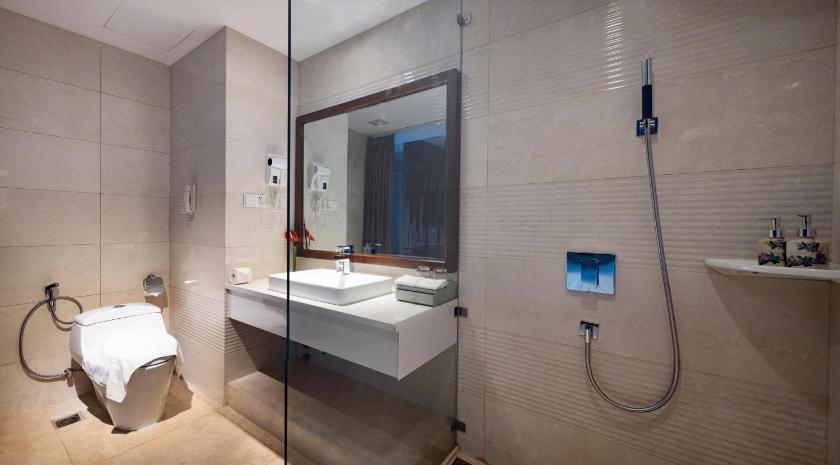 Suite Panorama Luxury với tầm nhìn ra thành phố và trà chiều hàng ngày