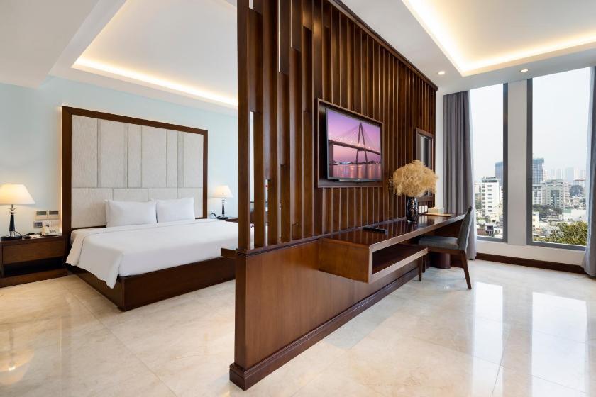 Suite Panorama Luxury với tầm nhìn ra thành phố và trà chiều hàng ngày