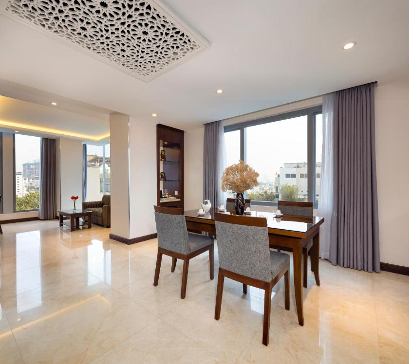 Suite Panorama Luxury với tầm nhìn ra thành phố và trà chiều hàng ngày