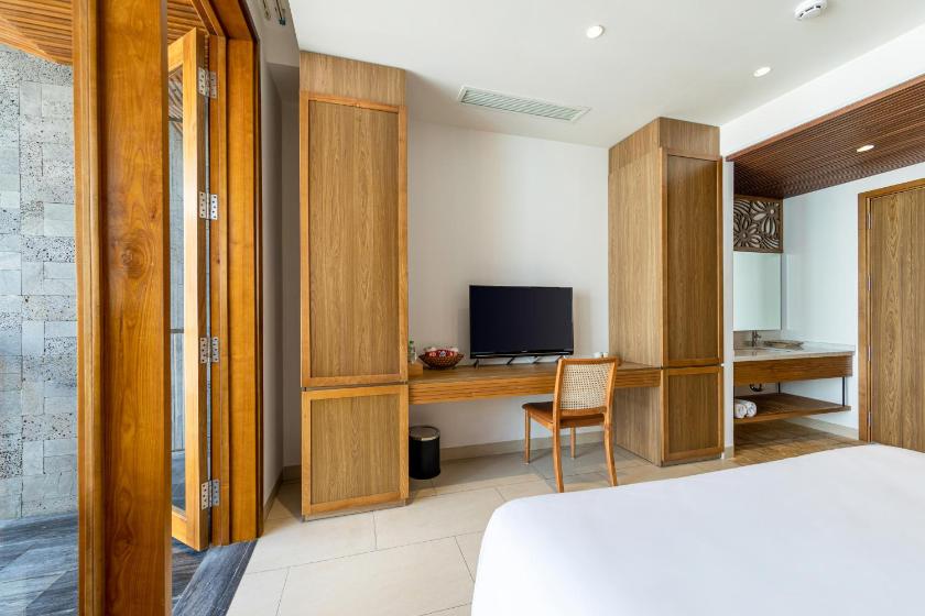 Phòng Deluxe Giường Đôi Có Ban Công Và Tầm Nhìn Ra Vườn