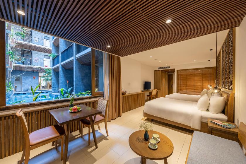 Suite Studio Gia Đình Nhìn Ra Hồ Bơi