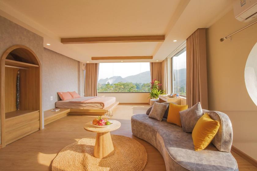 Suite Deluxe Có Giường Cỡ King