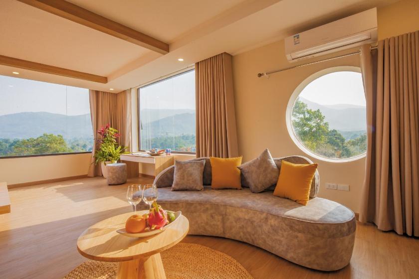 Suite Deluxe Có Giường Cỡ King