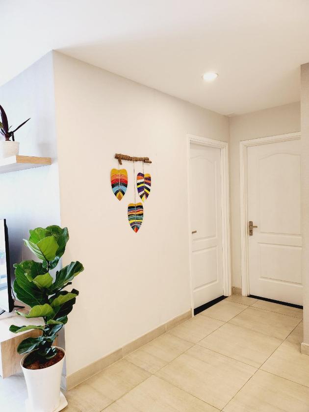 Căn Hộ Nhìn Ra Hồ Bơi  Căn Hộ Nhìn Ra Hồ Bơi