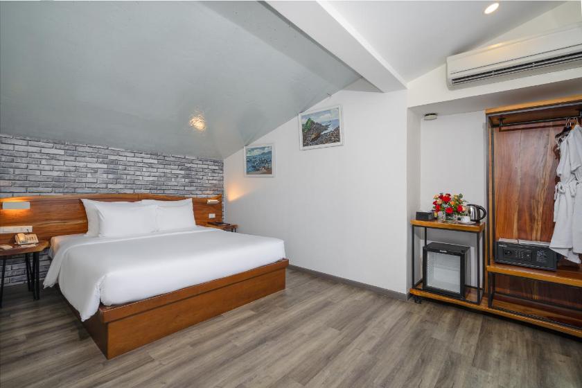 Phòng Gác Mái Nhìn Ra Đại Dương Phòng Gác Mái Nhìn Ra Đại Dương