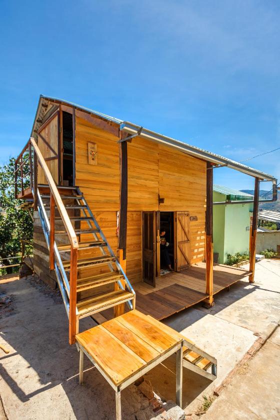 Phòng Deluxe Giường Đôi Có Ban Công