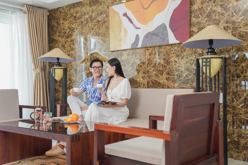 Suite Có Giường Cỡ King, Ban Công Và Tầm Nhìn Suite Có Giường Cỡ King, Ban Công Và Tầm Nhìn