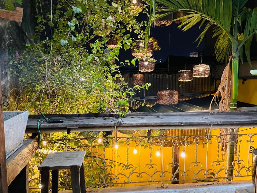 Giường Đơn Trong Phòng Ngủ Tập Thể Nữ