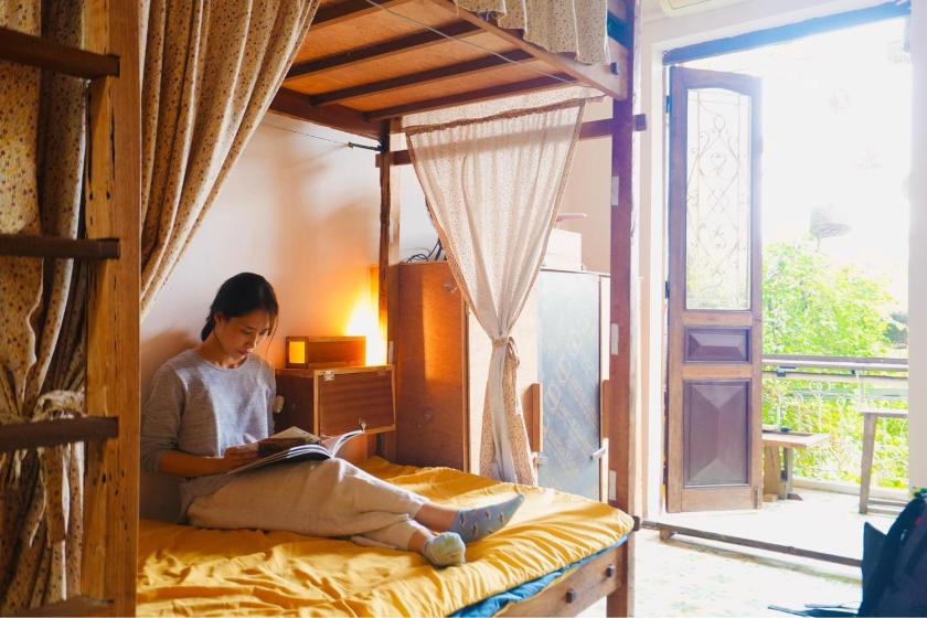 Giường Đơn Trong Phòng Ngủ Tập Thể Nữ