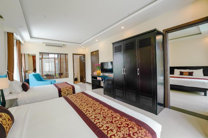 Family Connecting Suite with Balcony