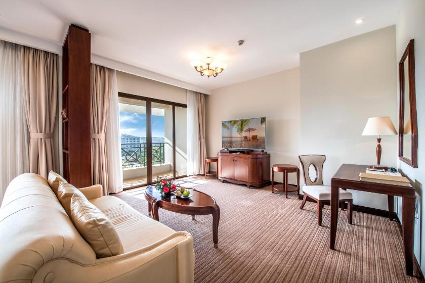 Suite Junior Có Giường Cỡ King Nhìn Ra Vườn Suite Junior Có Giường Cỡ King Nhìn Ra Vườn