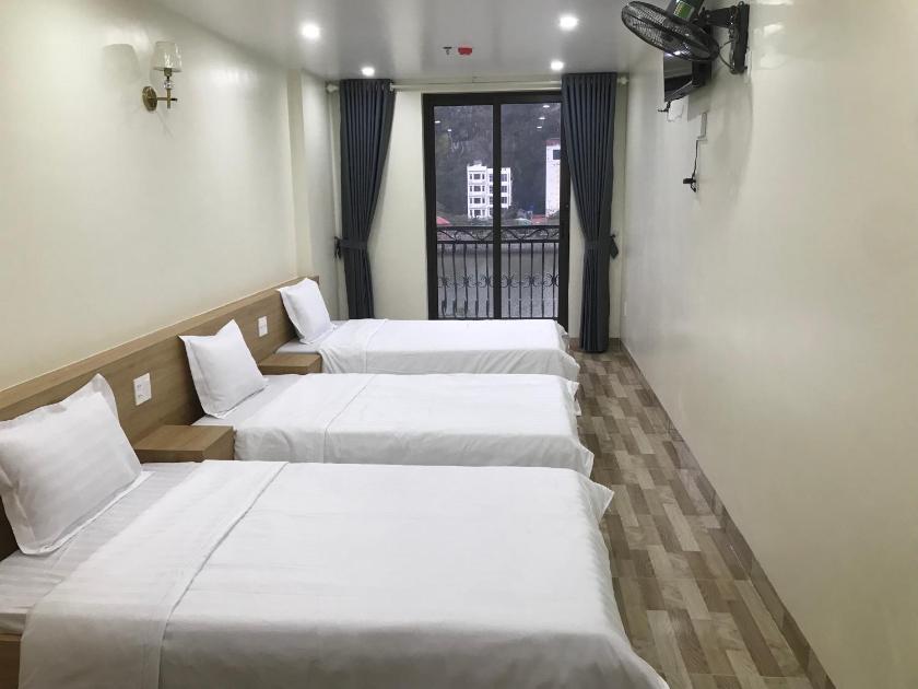 Phòng cho 3 người có Ban Công Phòng cho 3 người có Ban Công