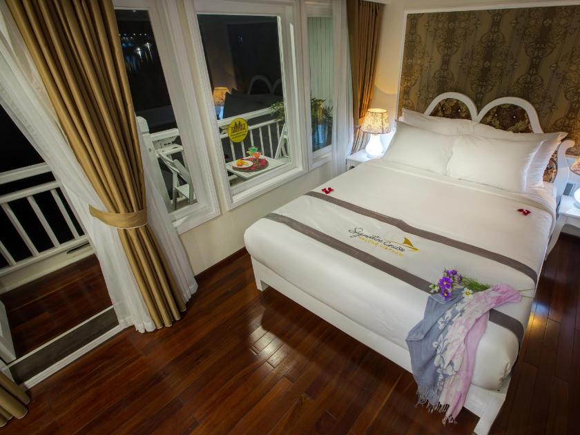 Suite Senior với Ban công Riêng - 2 Ngày 1 Đêm