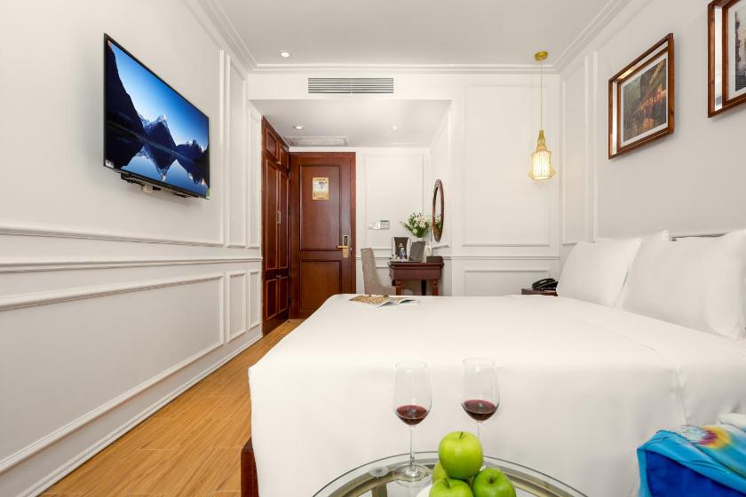 Phòng Deluxe Giường Đôi Nhìn Ra Biển Từ Phía Bên Cạnh Phòng Deluxe Giường Đôi Nhìn Ra Biển Từ Phía Bên Cạnh