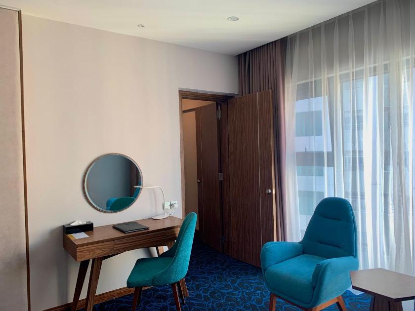 Phòng Thông Nhau Qua Cửa Nối