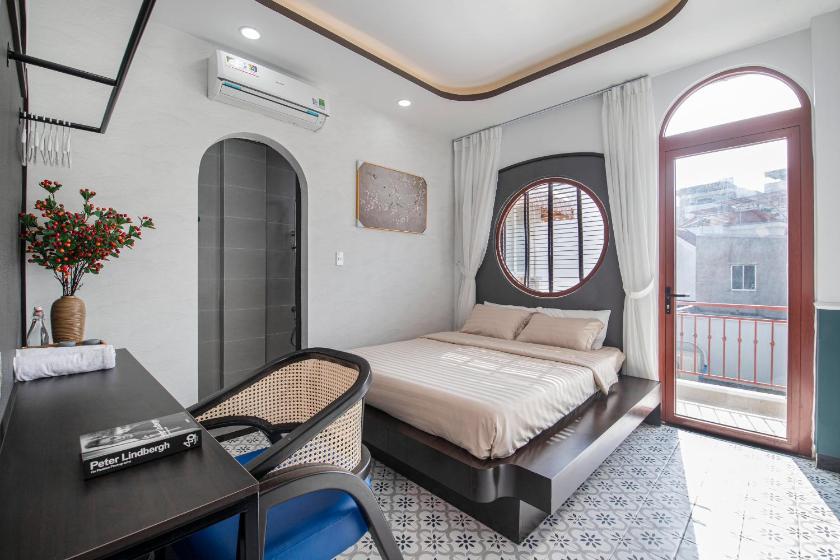 Phòng Deluxe Giường Đôi Có Ban Công