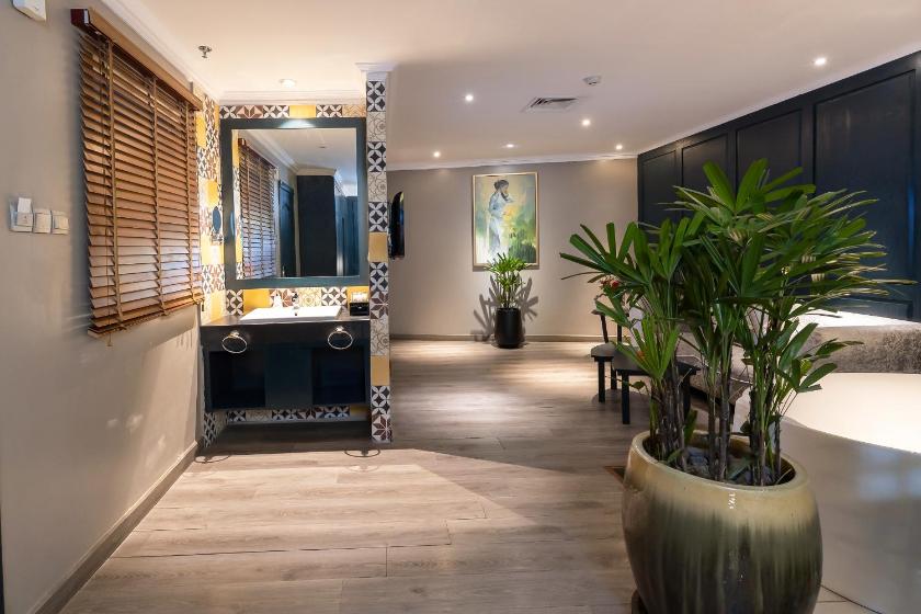 Suite Có Giường Cỡ King Kèm Trà Chiều