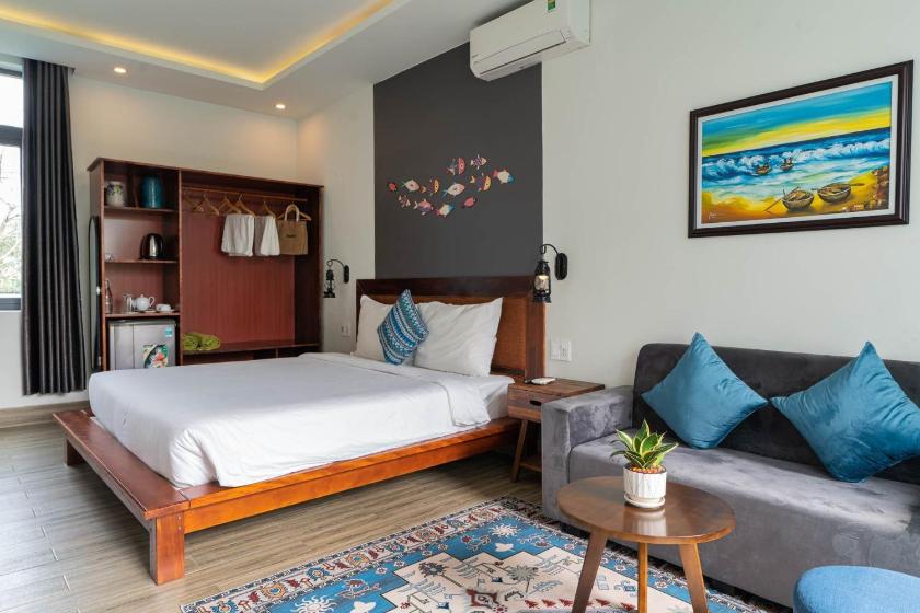 Phòng Có Giường Cỡ King Nhìn Ra Hồ Bơi Phòng Có Giường Cỡ King Nhìn Ra Hồ Bơi