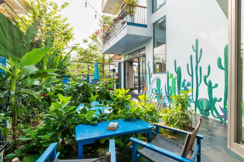 Phòng Có Giường Cỡ King Nhìn Ra Hồ Bơi Phòng Có Giường Cỡ King Nhìn Ra Hồ Bơi