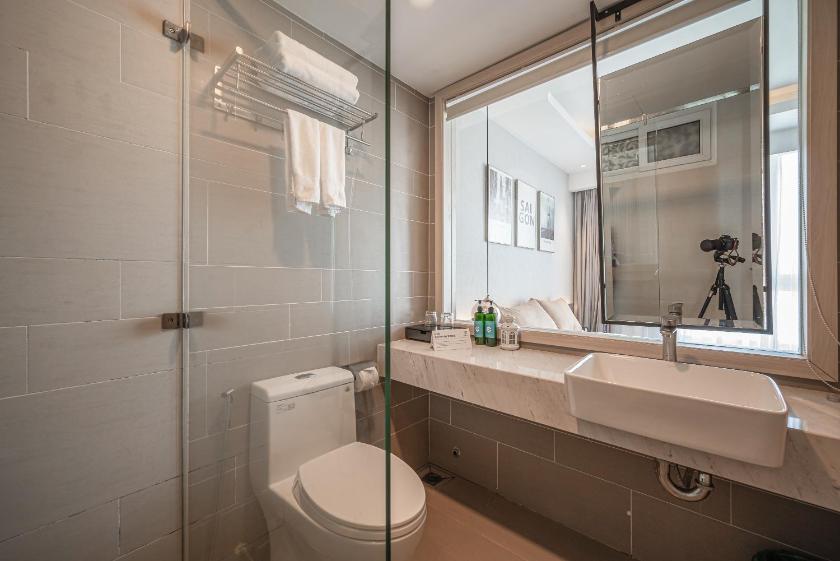 Suite Có Giường Cỡ Queen Nhìn Ra Hồ Bơi