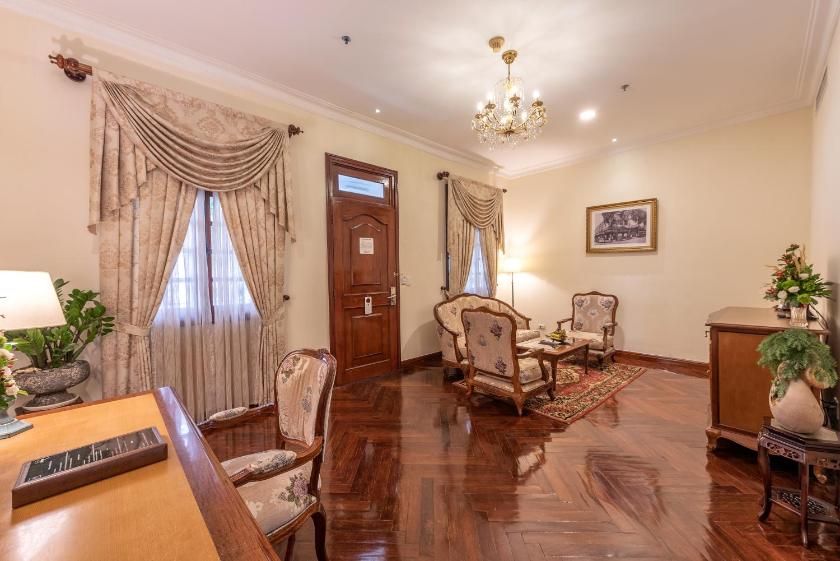 Suite Grand Executive Có Giường Cỡ King Nhìn Ra Thành Phố Hoặc Ban Công  Suite Grand Executive Có Giường Cỡ King Nhìn Ra Thành Phố Hoặc Ban Công