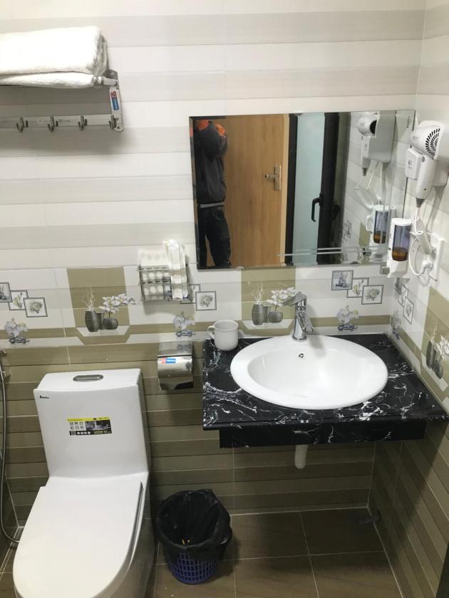 Phòng cho 3 người có Ban Công Phòng cho 3 người có Ban Công