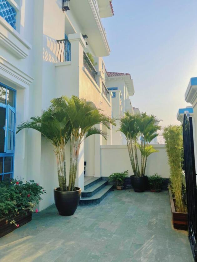 Biệt Thự - Trước Biển