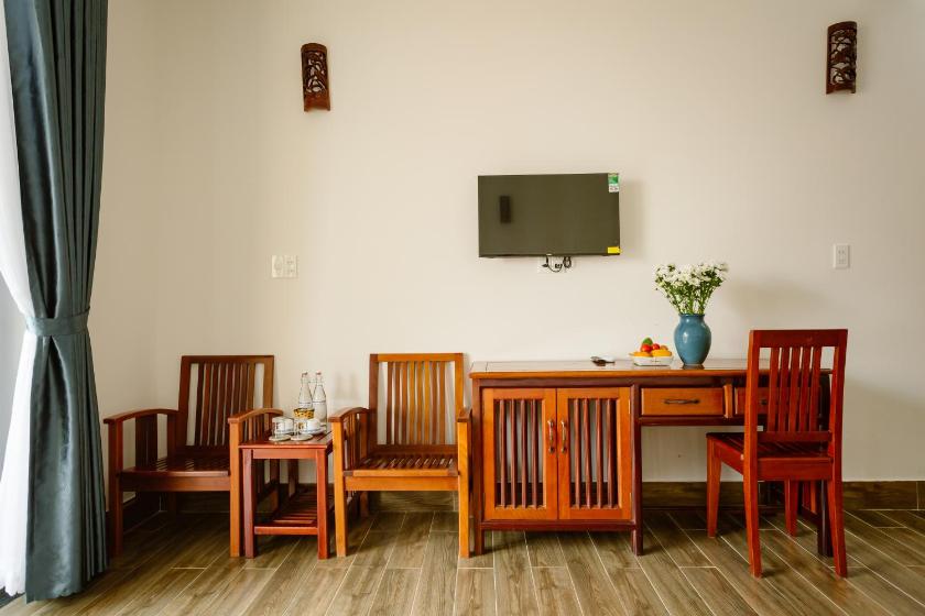 Phòng cho 3 người có Ban Công Phòng cho 3 người có Ban Công