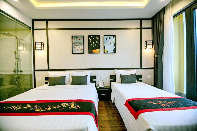 Phòng cho 3 người có Ban Công Phòng cho 3 người có Ban Công