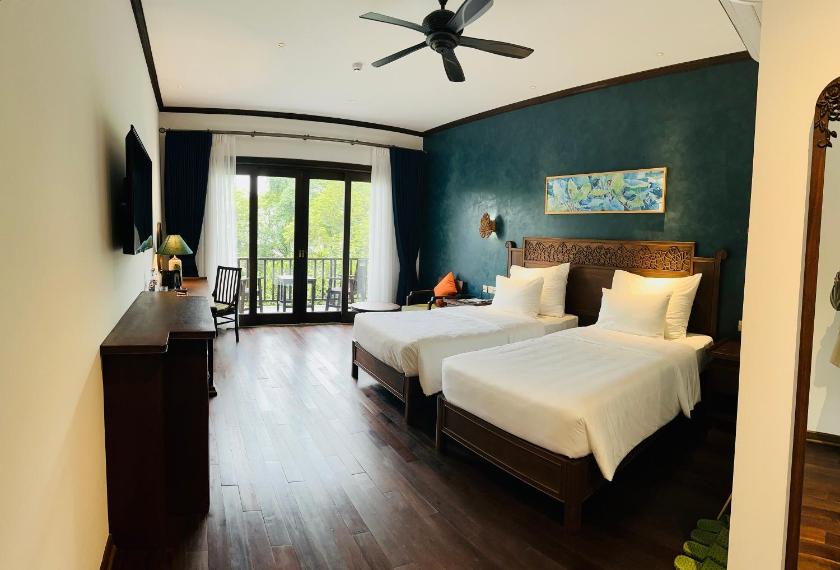 Superior Twin Room with Garden View and Balcony