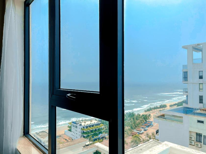 Phòng Deluxe Có Giường Cỡ King Nhìn Ra Góc Biển - Tầng Cao Phòng Deluxe Có Giường Cỡ King Nhìn Ra Góc Biển - Tầng Cao