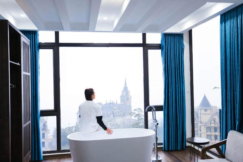 Phòng Deluxe Giường Đôi Có Bồn Tắm